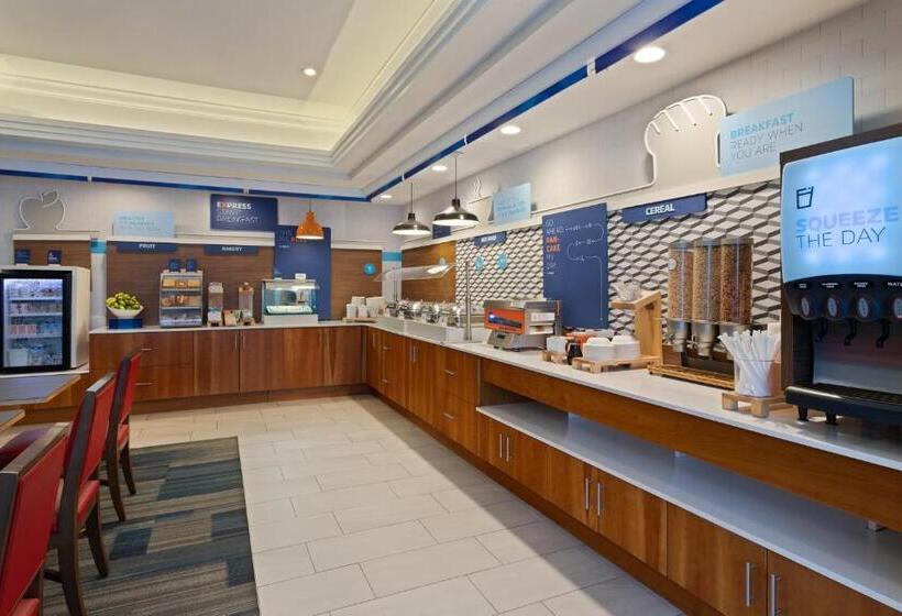 هتل Holiday Inn Express Hauppauge Long Island, An Ihg