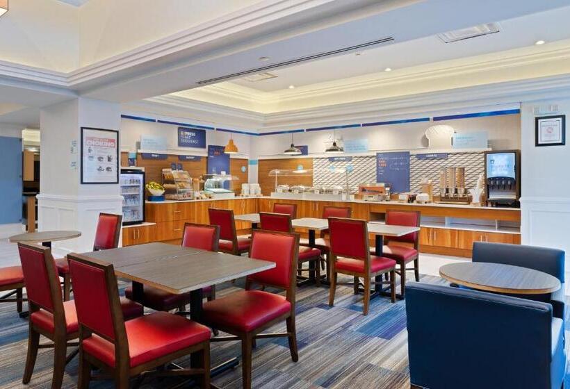 هتل Holiday Inn Express Hauppauge Long Island, An Ihg