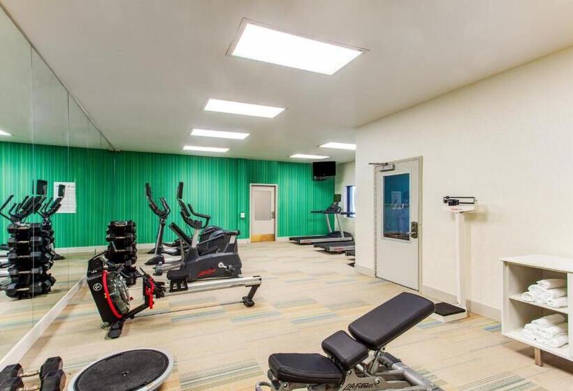 هتل Holiday Inn Express Hauppauge Long Island, An Ihg