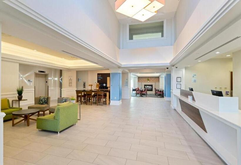 هتل Holiday Inn Express Hauppauge Long Island, An Ihg