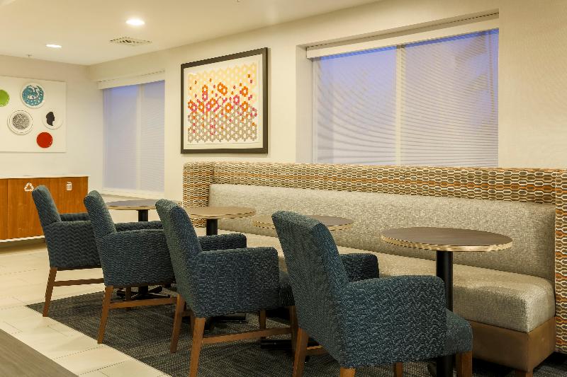 Отель Holiday Inn Express Irondequoit, An Ihg