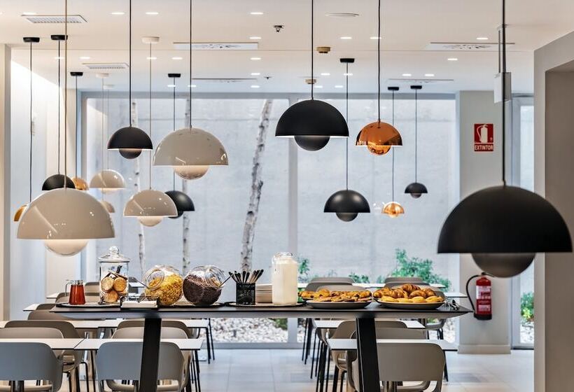 ホテル Holiday Inn Express Pamplona, An Ihg