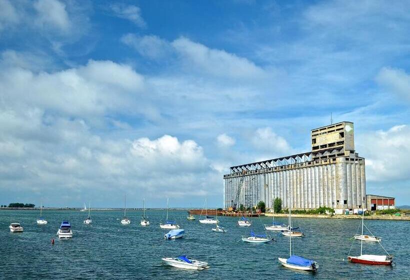 ホテル Holiday Inn Express & Suites Buffalo Airport, An Ihg