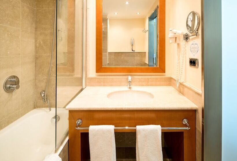 Отель Ilunion Aqua 3