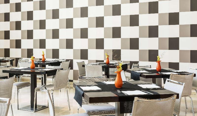 Отель Ilunion Aqua 3