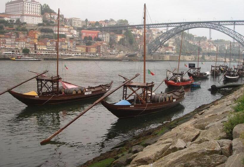 Отель La Fontaine