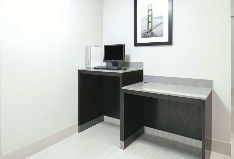 Отель La Quinta By Wyndham Fairfield Napa Valley