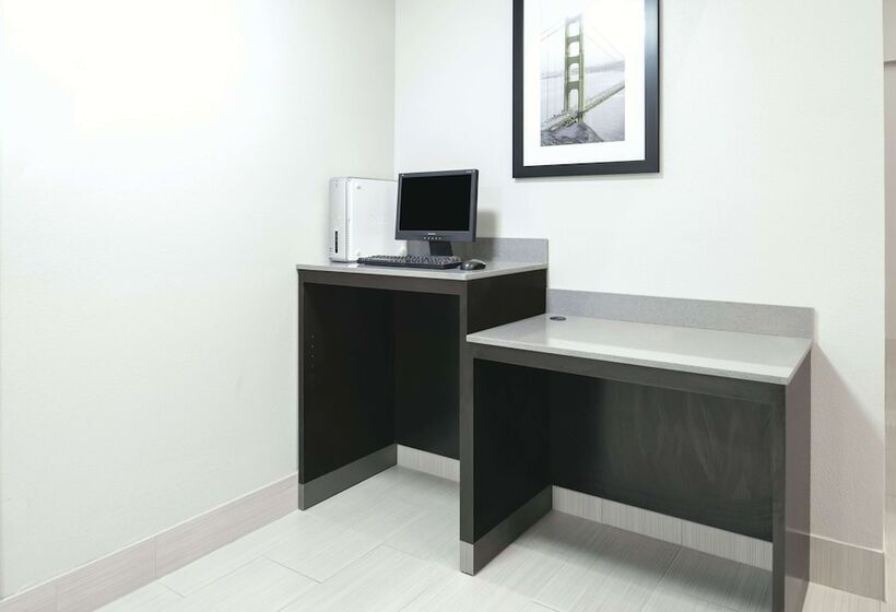 Отель La Quinta By Wyndham Fairfield Napa Valley