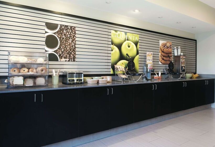 Отель La Quinta By Wyndham Fairfield Napa Valley