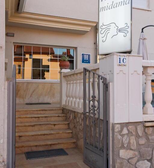 בית מלון כפרי Midama