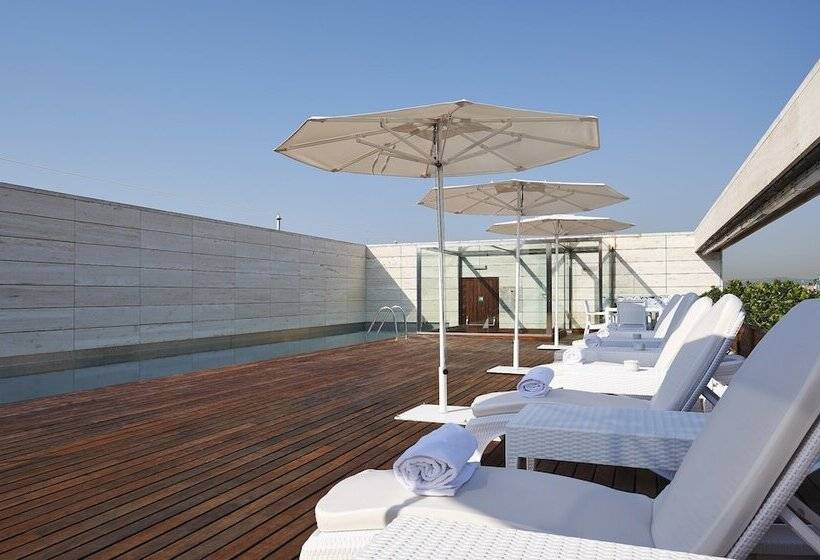 בית מלון כפרי NH Collection Barcelona Constanza