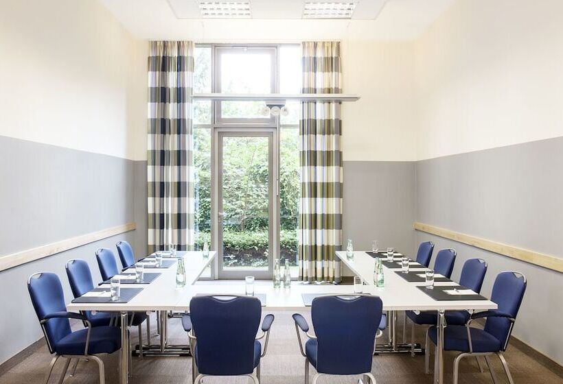 בית מלון כפרי NH Frankfurt Niederrad