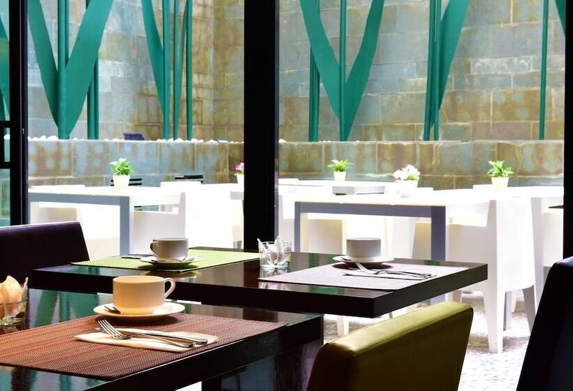 Отель Pestana Arena Barcelona