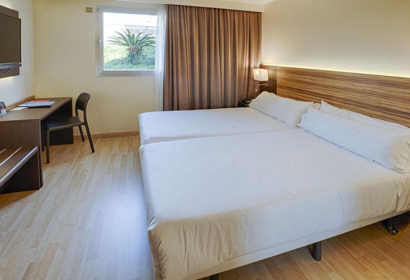 בית מלון כפרי Port Elche