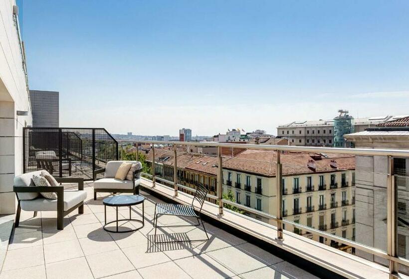 هتل Radisson Red Madrid