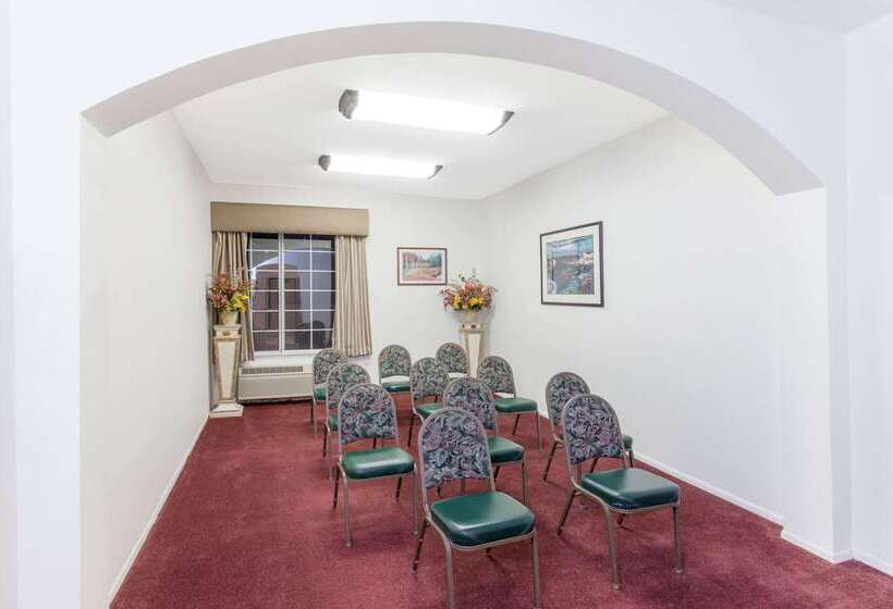 ホテル Ramada By Wyndham Fresno Northwest