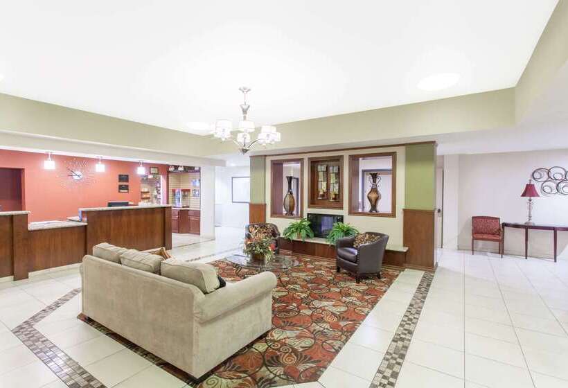 هتل Ramada By Wyndham Fresno Northwest