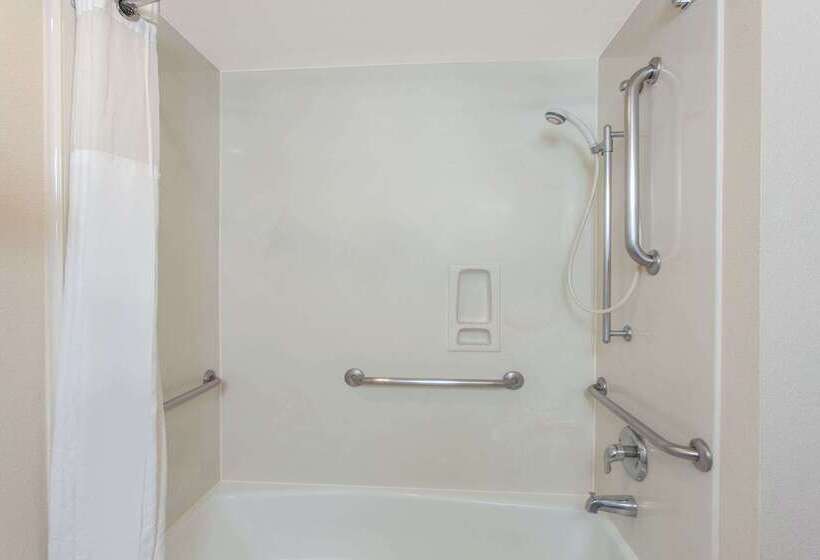 ホテル Ramada By Wyndham Fresno Northwest