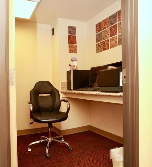 هتل Ramada By Wyndham Fresno Northwest