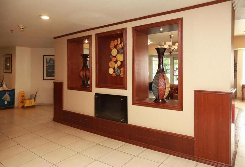 ホテル Ramada By Wyndham Fresno Northwest