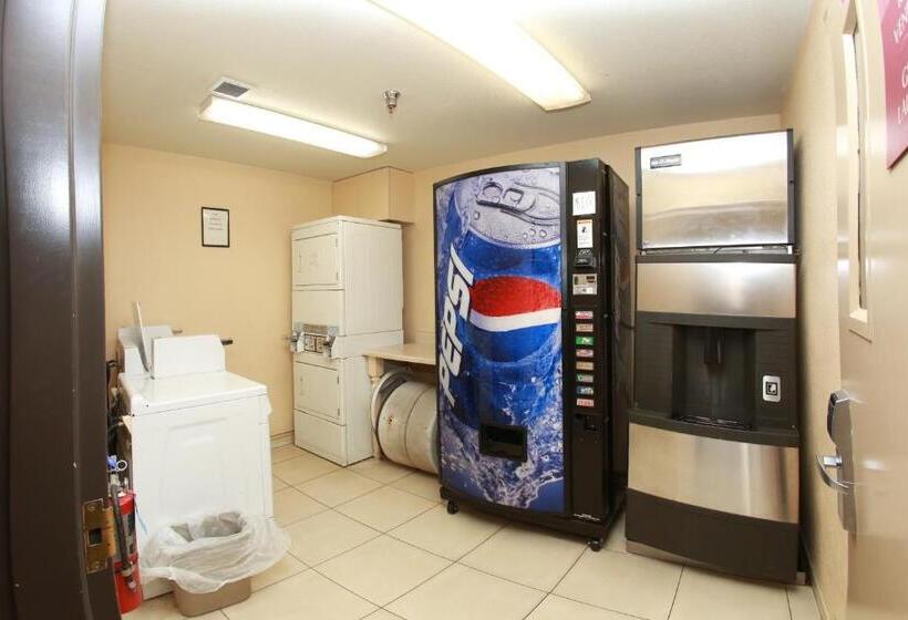 ホテル Ramada By Wyndham Fresno Northwest