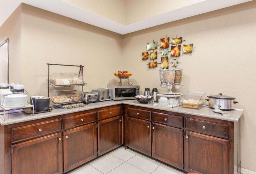 ホテル Ramada By Wyndham Fresno Northwest