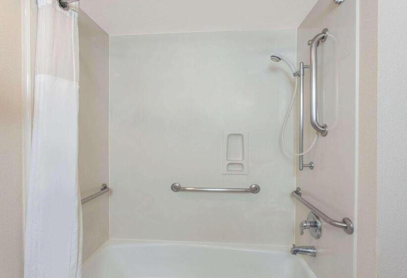 ホテル Ramada By Wyndham Fresno Northwest