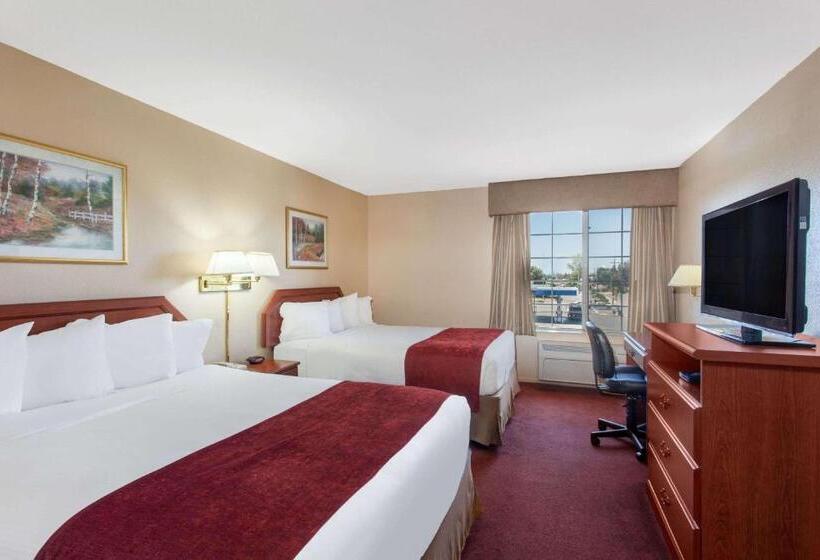 هتل Ramada By Wyndham Fresno Northwest