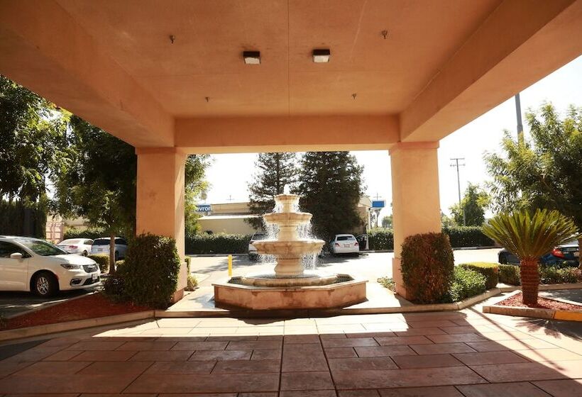 هتل Ramada By Wyndham Fresno Northwest