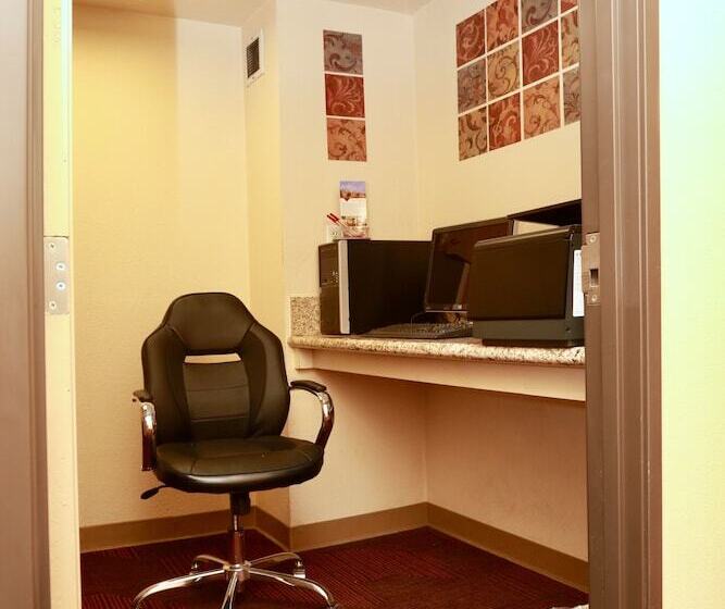 هتل Ramada By Wyndham Fresno Northwest