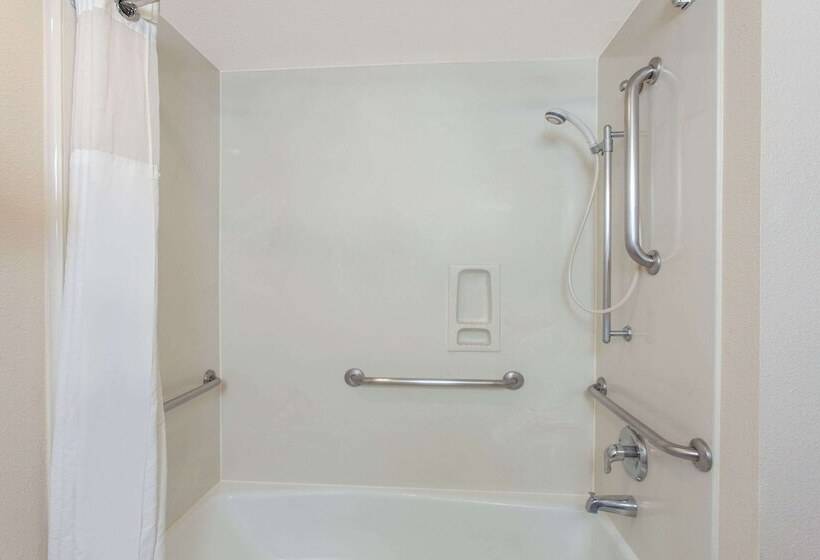 ホテル Ramada By Wyndham Fresno Northwest