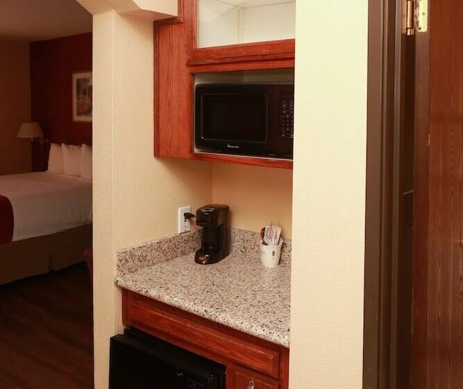 ホテル Ramada By Wyndham Fresno Northwest