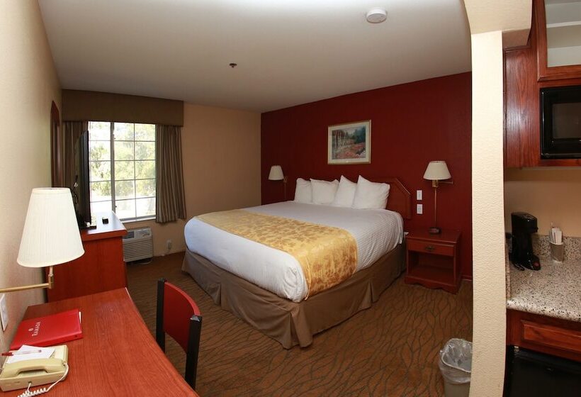 هتل Ramada By Wyndham Fresno Northwest