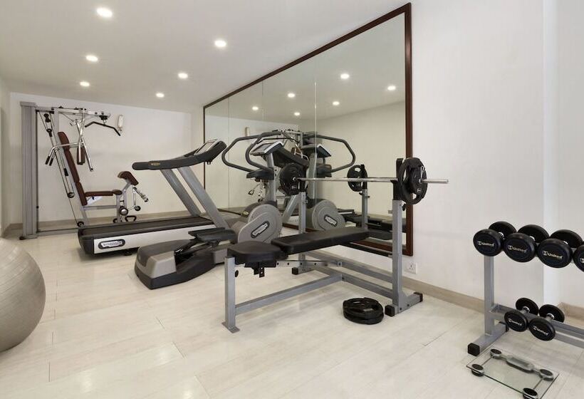 فندق Regenta Place Bangalore, Cunningham Road