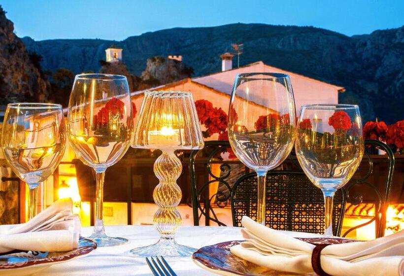 فندق ريفى Cases Noves   Boutique Accommodation   Adults Only