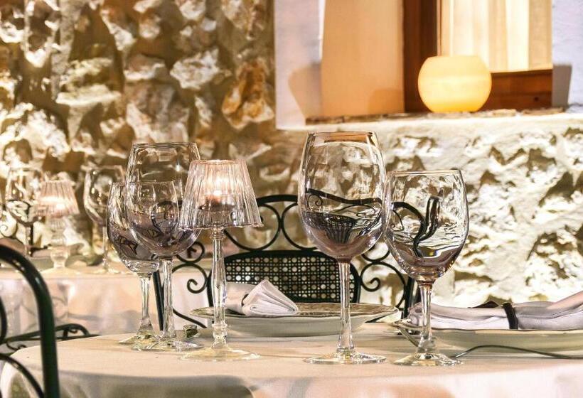 فندق ريفى Cases Noves   Boutique Accommodation   Adults Only