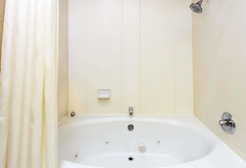 فندق Super 8 By Wyndham Freeport