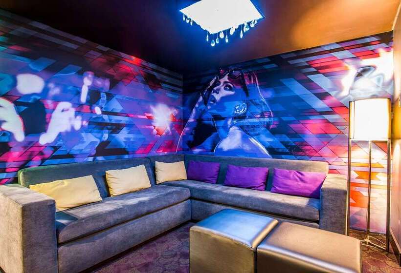 Tilt Hotel Universal Hollywood, Ascend Hotel Collection