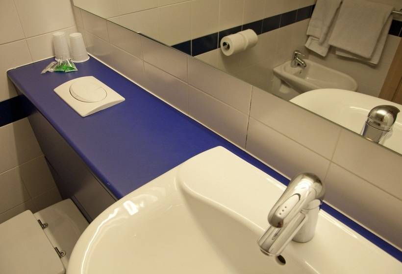 هتل Travelodge Barcelona Fira