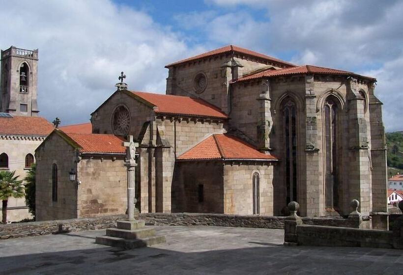 فندق Villa De Betanzos