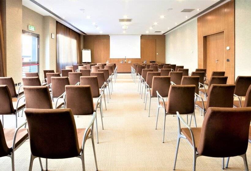 Ac Hotel Vicenza By Marriott