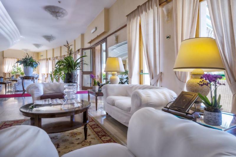 בית מלון כפרי Astura Palace