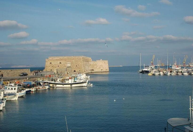 בית מלון כפרי Castello City