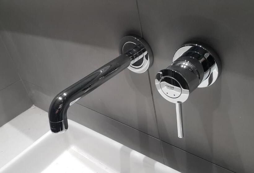 בית מלון כפרי Castello City