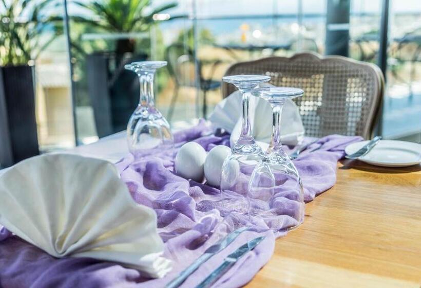 בית מלון כפרי Castello City