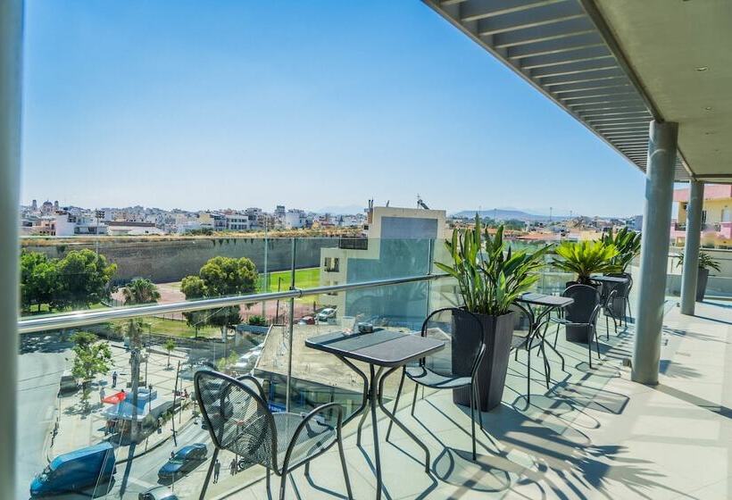 בית מלון כפרי Castello City