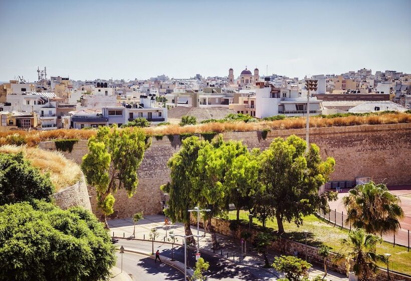 בית מלון כפרי Castello City