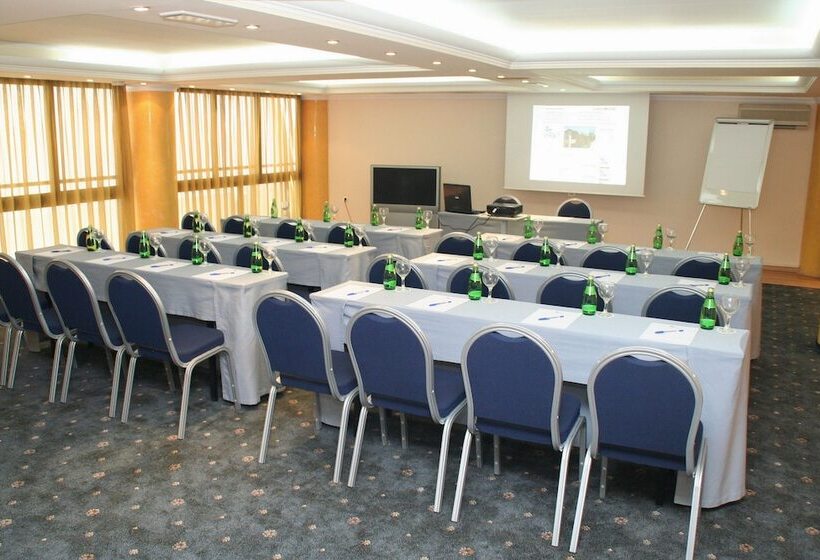 בית מלון כפרי Castello City