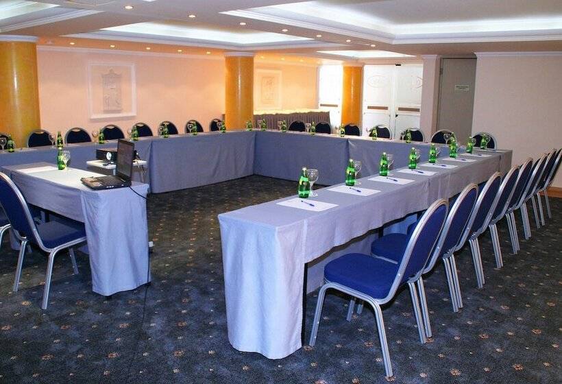 בית מלון כפרי Castello City