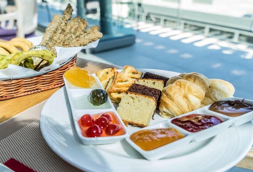 בית מלון כפרי Castello City